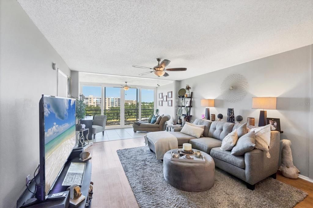 Activo con contrato: $180,000 (1 camas, 2 baños, 1218 Pies cuadrados)