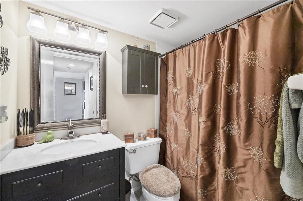 Activo con contrato: $180,000 (1 camas, 2 baños, 1218 Pies cuadrados)