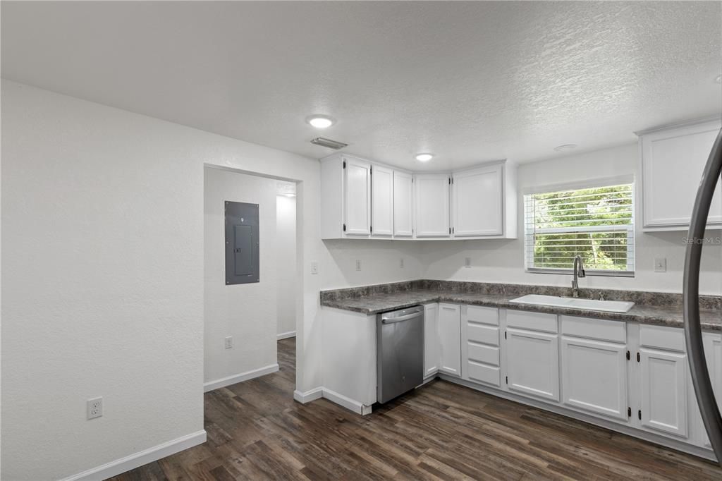 На продажу: $199,000 (3 спален, 2 ванн, 1144 Квадратных фут)