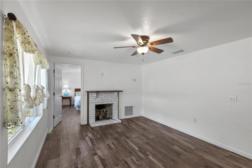 На продажу: $199,000 (3 спален, 2 ванн, 1144 Квадратных фут)