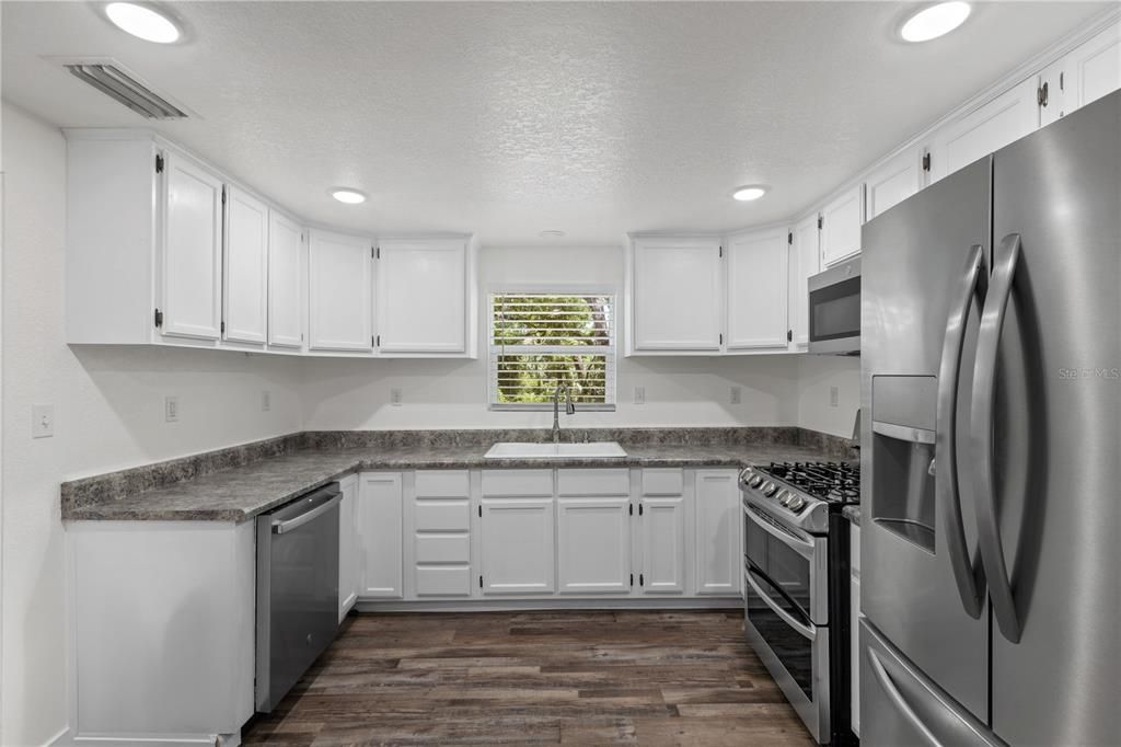 На продажу: $199,000 (3 спален, 2 ванн, 1144 Квадратных фут)