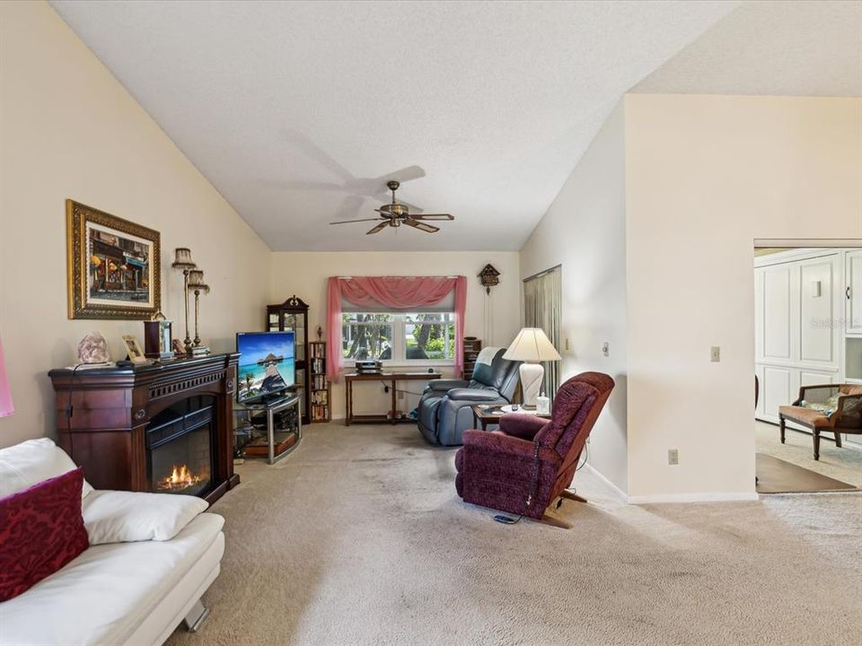 Activo con contrato: $225,000 (2 camas, 2 baños, 1502 Pies cuadrados)