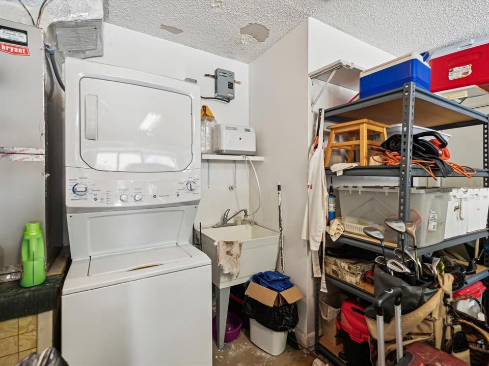 Activo con contrato: $225,000 (2 camas, 2 baños, 1502 Pies cuadrados)