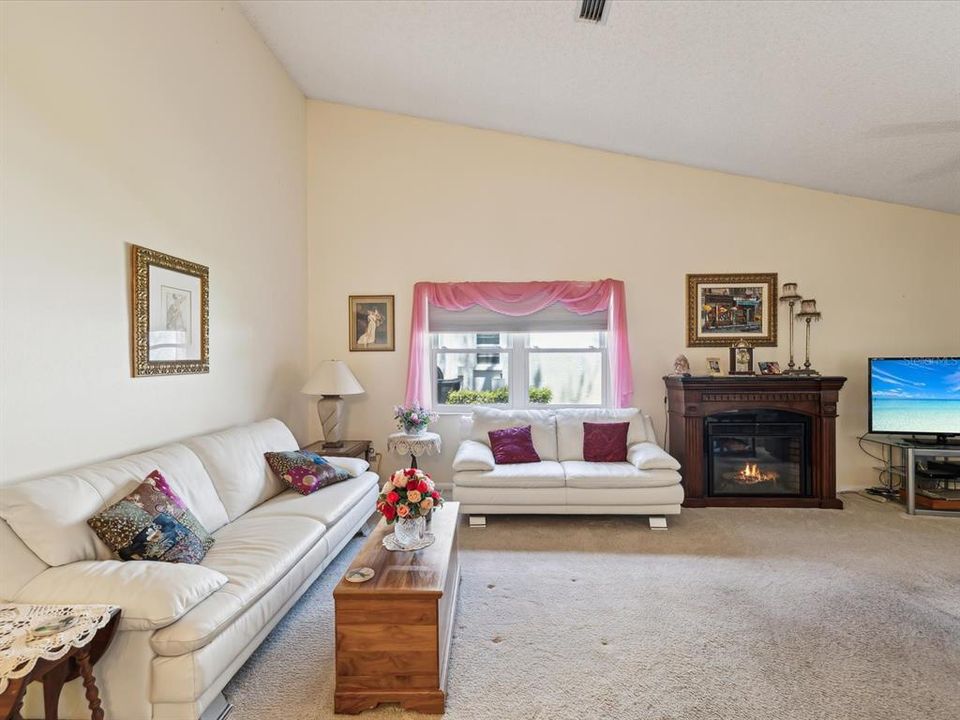 Activo con contrato: $225,000 (2 camas, 2 baños, 1502 Pies cuadrados)