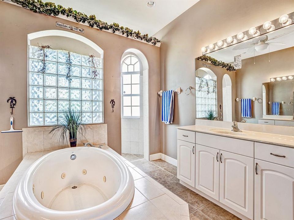 For Sale: $499,000 (3 beds, 2 baths, 2210 Square Feet)