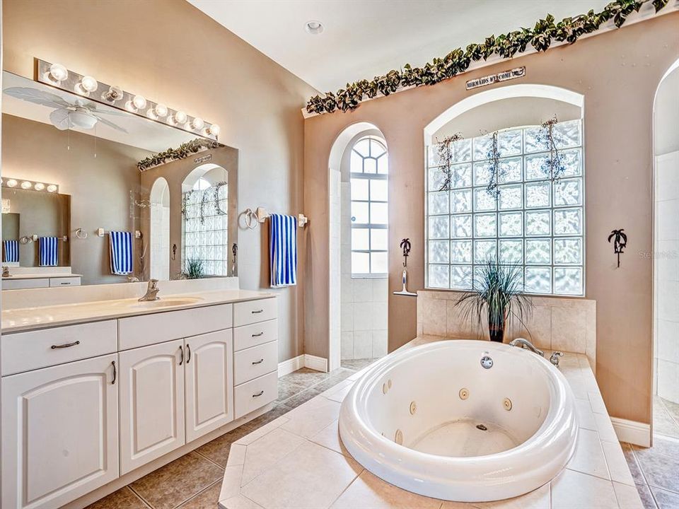 For Sale: $499,000 (3 beds, 2 baths, 2210 Square Feet)