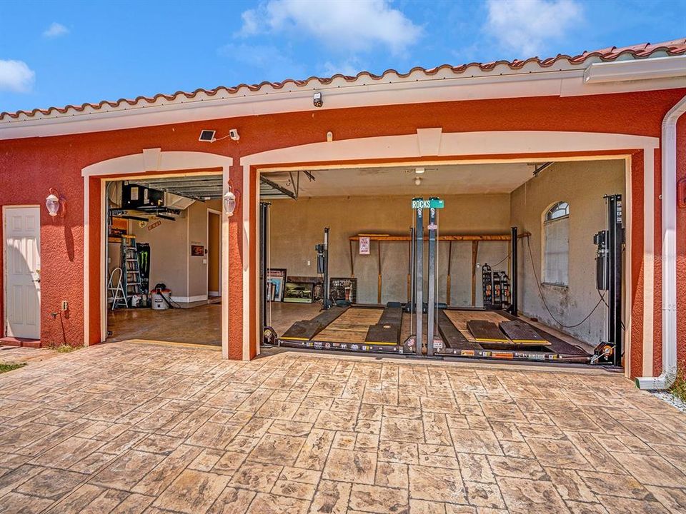 For Sale: $499,000 (3 beds, 2 baths, 2210 Square Feet)