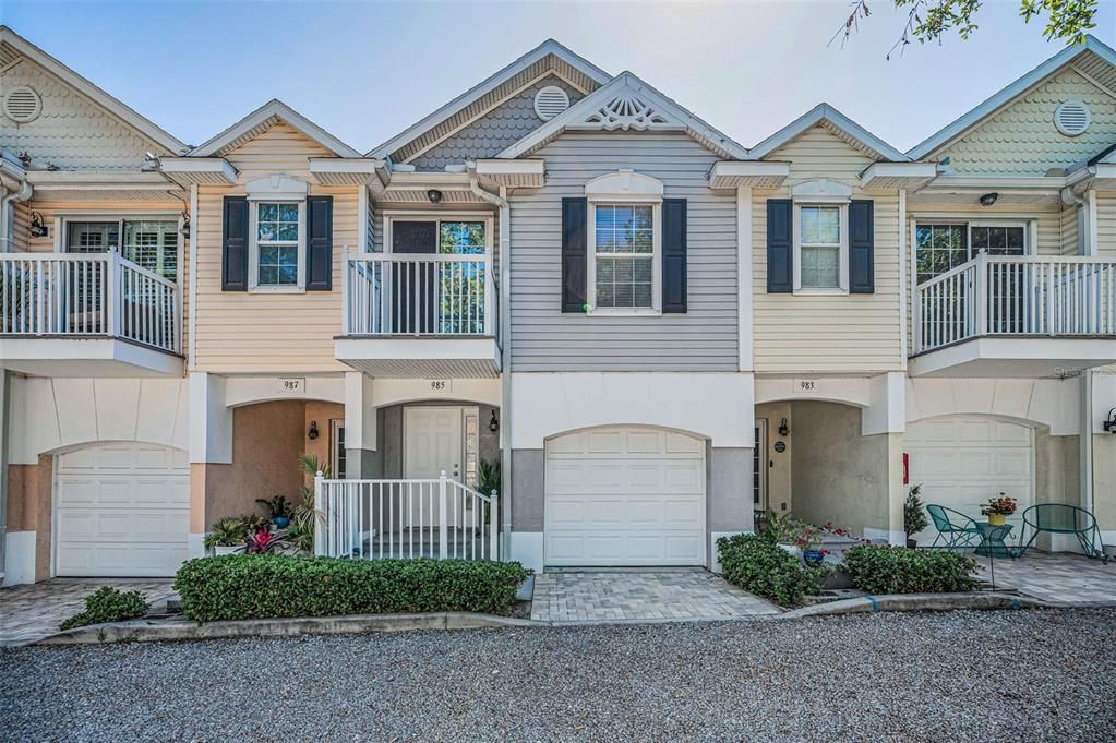 Recently Sold: $370,000 (2 beds, 1 baths, 1260 Square Feet)