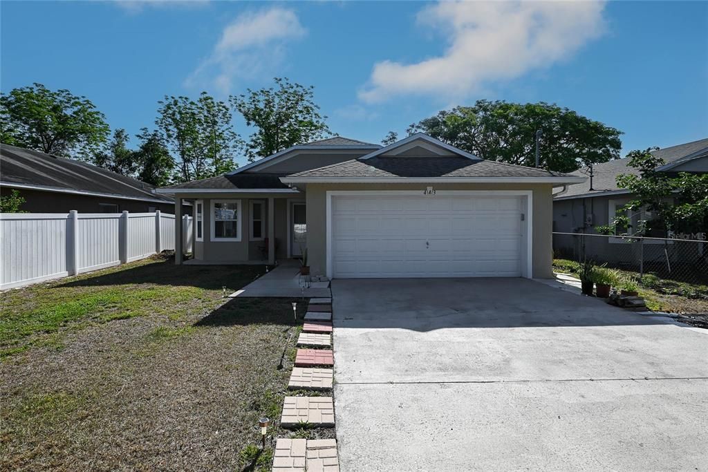 Recently Sold: $350,000 (3 beds, 2 baths, 1281 Square Feet)