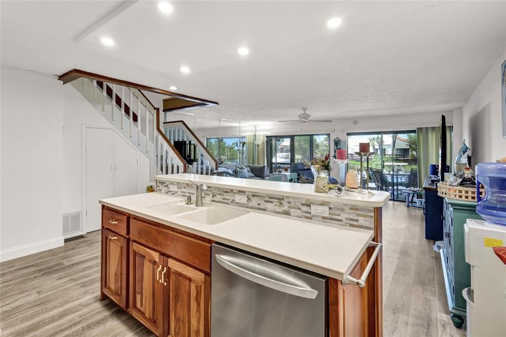 En Venta: $315,000 (3 camas, 2 baños, 1674 Pies cuadrados)