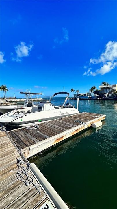 For Sale: $410,000 (1 beds, 1 baths, 624 Square Feet)