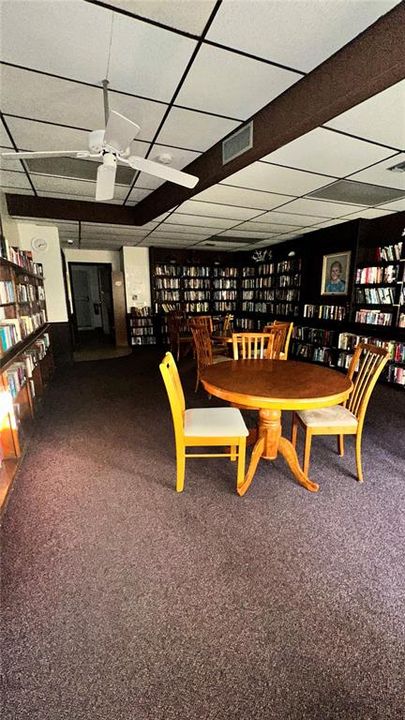 For Sale: $410,000 (1 beds, 1 baths, 624 Square Feet)