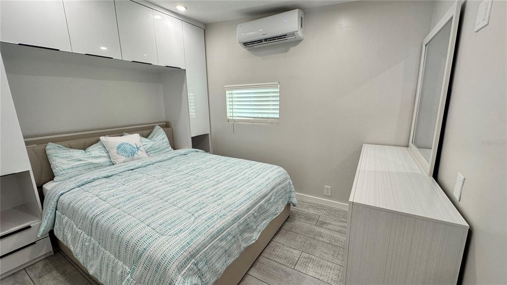 For Sale: $410,000 (1 beds, 1 baths, 624 Square Feet)