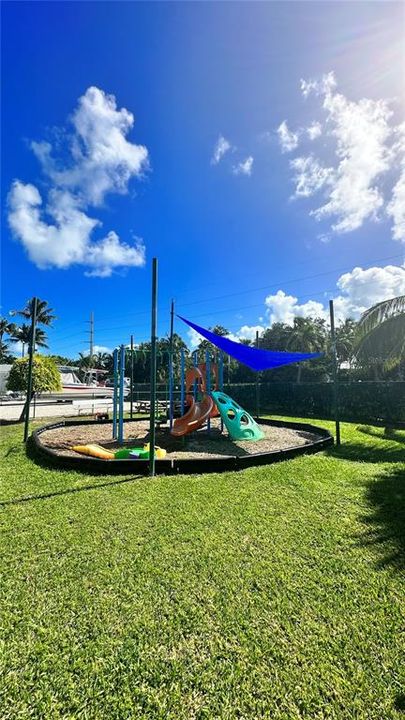 For Sale: $410,000 (1 beds, 1 baths, 624 Square Feet)