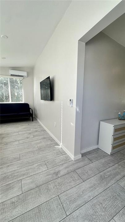 For Sale: $410,000 (1 beds, 1 baths, 624 Square Feet)