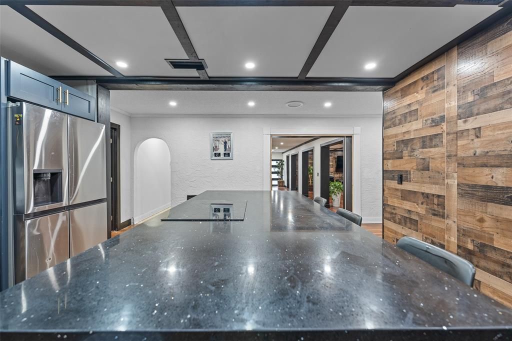 待售: $620,000 (8 贝兹, 7 浴室, 5768 平方英尺)