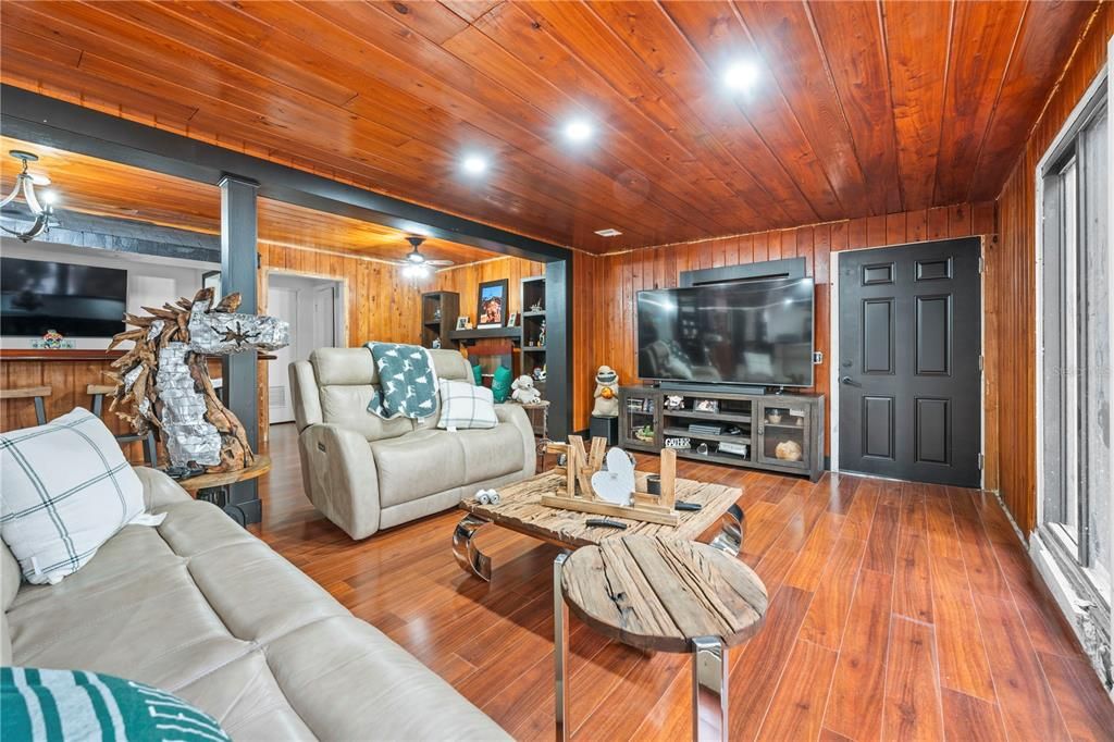 待售: $620,000 (8 贝兹, 7 浴室, 5768 平方英尺)