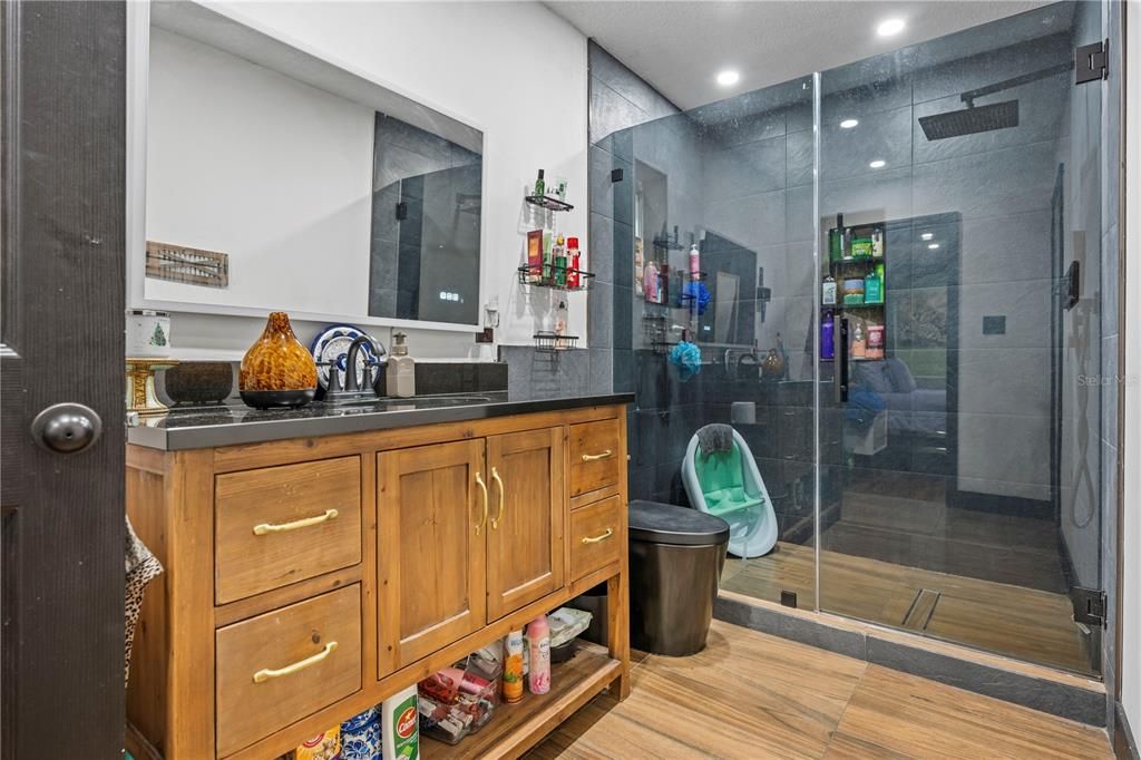 待售: $620,000 (8 贝兹, 7 浴室, 5768 平方英尺)