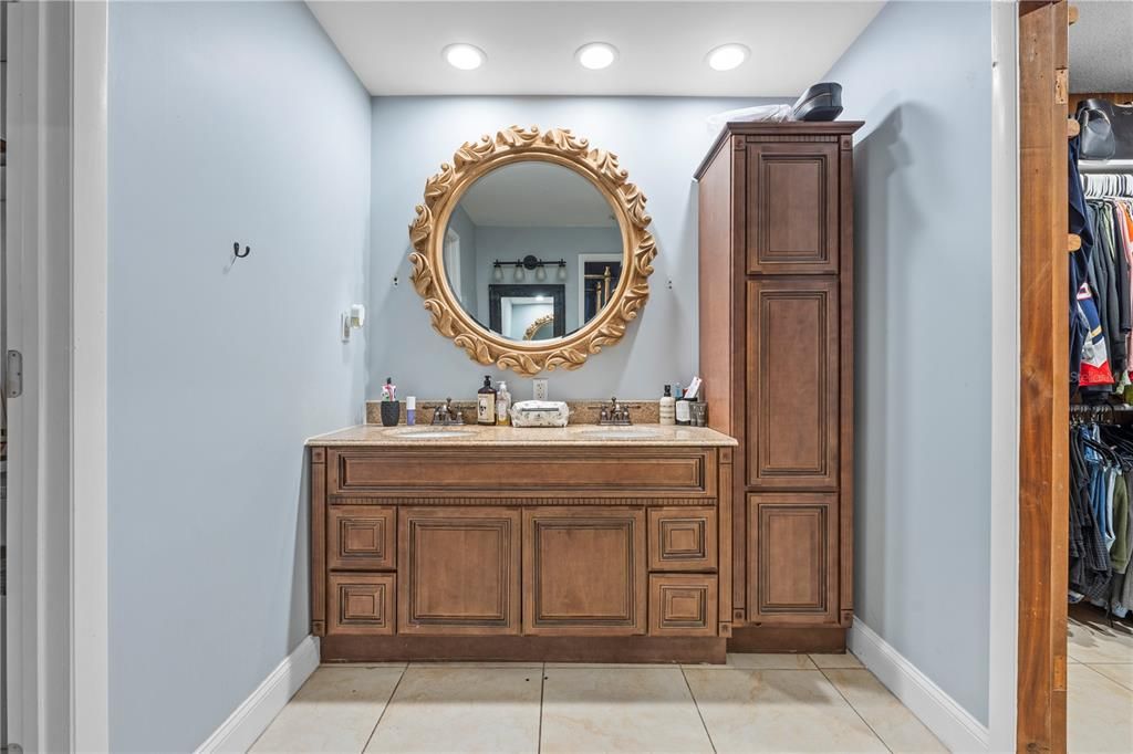 待售: $620,000 (8 贝兹, 7 浴室, 5768 平方英尺)