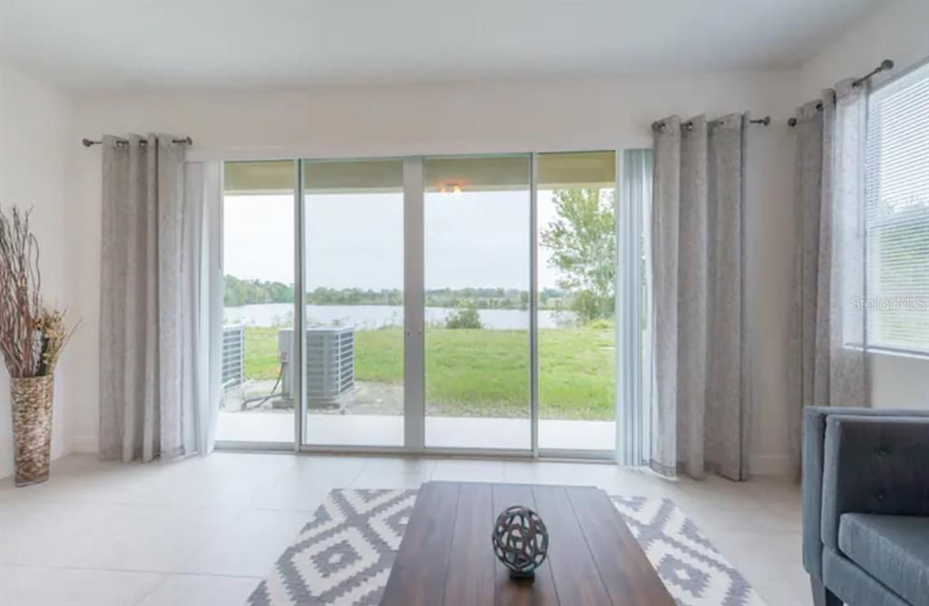 For Rent: $1,950 (4 beds, 2 baths, 1948 Square Feet)