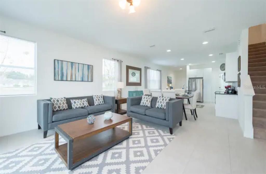 For Rent: $1,950 (4 beds, 2 baths, 1948 Square Feet)