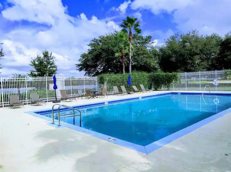 For Rent: $1,950 (4 beds, 2 baths, 1948 Square Feet)