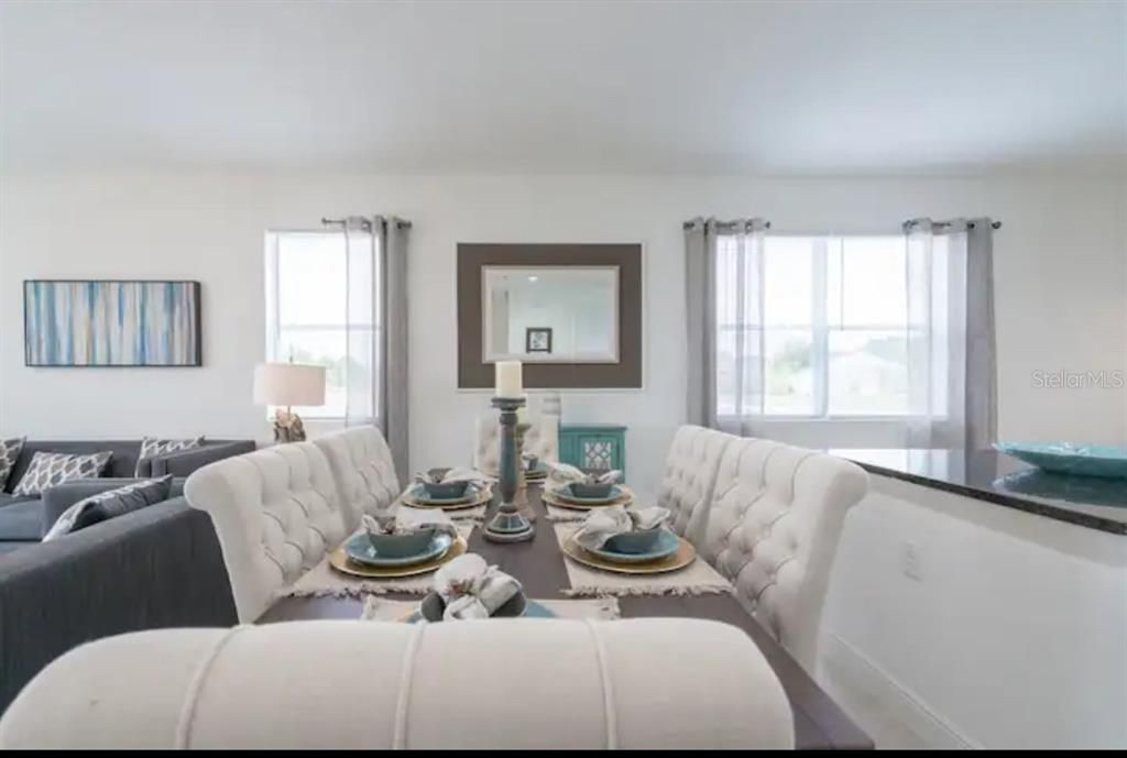 For Rent: $1,950 (4 beds, 2 baths, 1948 Square Feet)