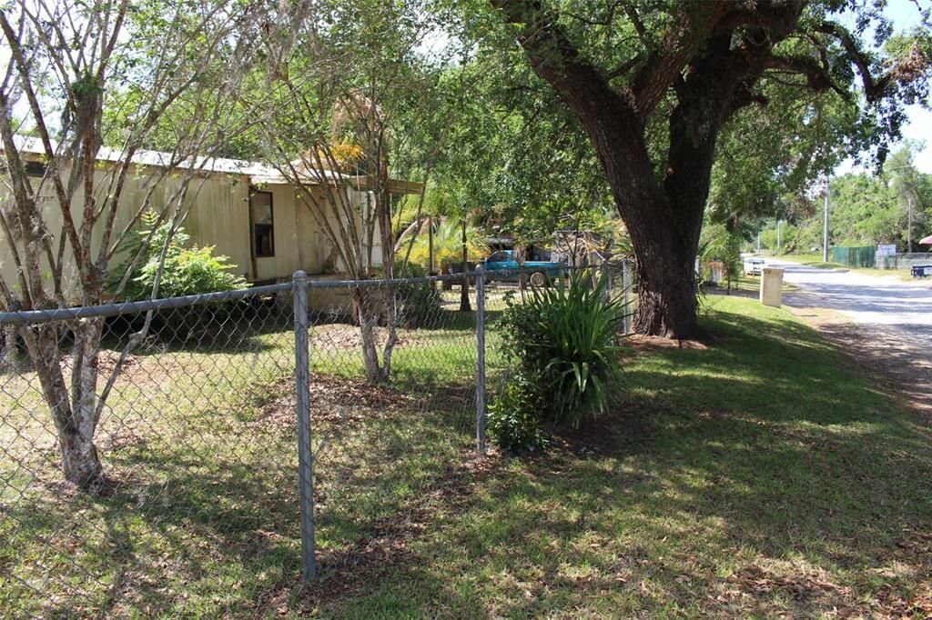 For Sale: $150,000 (2 beds, 1 baths, 728 Square Feet)