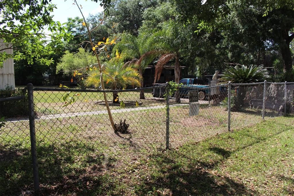 For Sale: $150,000 (2 beds, 1 baths, 728 Square Feet)