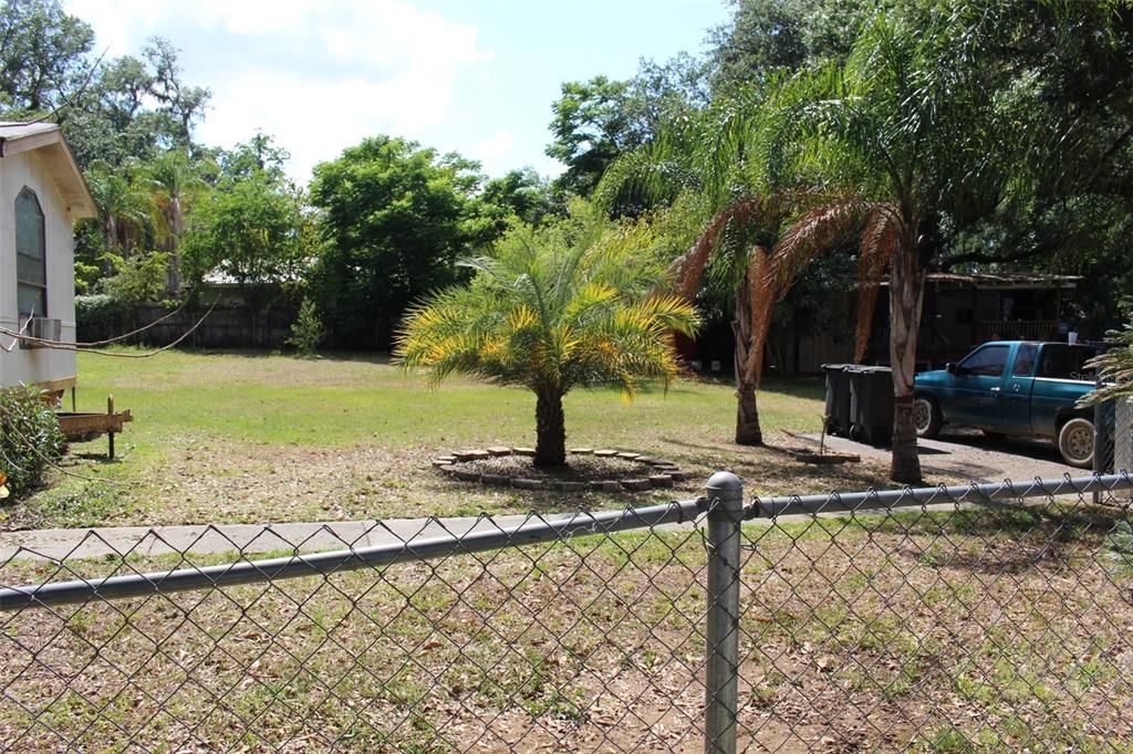 For Sale: $150,000 (2 beds, 1 baths, 728 Square Feet)