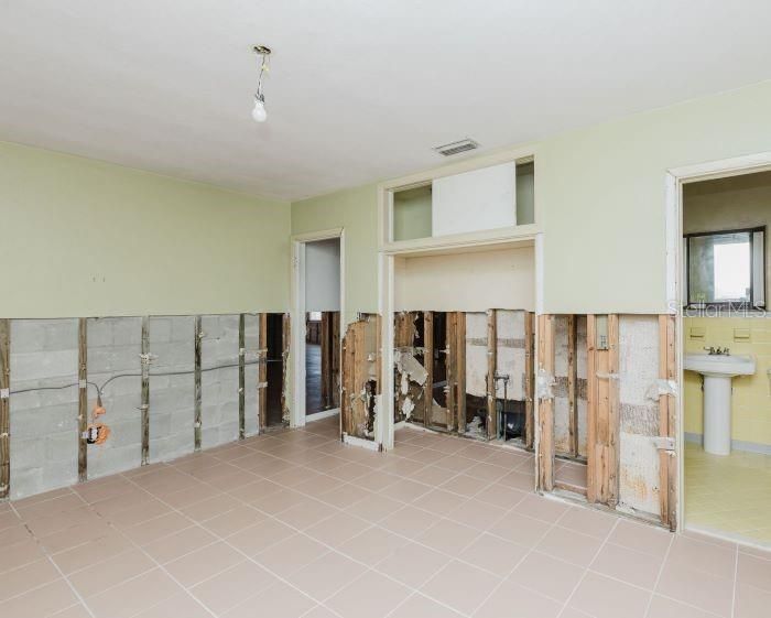 For Sale: $520,000 (3 beds, 2 baths, 1690 Square Feet)