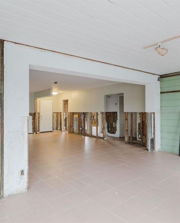 For Sale: $520,000 (3 beds, 2 baths, 1690 Square Feet)