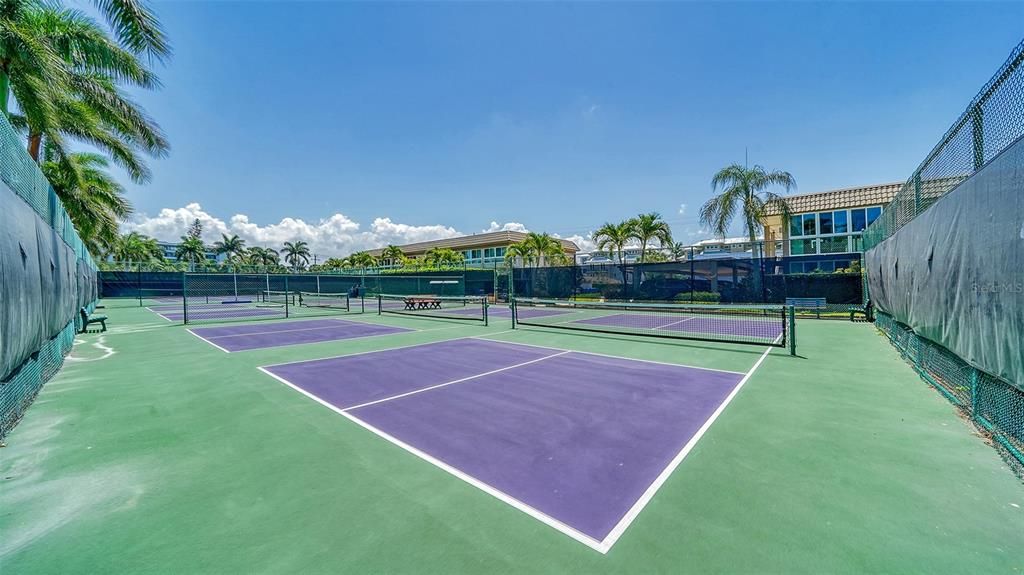 For Sale: $1,299,000 (2 beds, 2 baths, 1334 Square Feet)