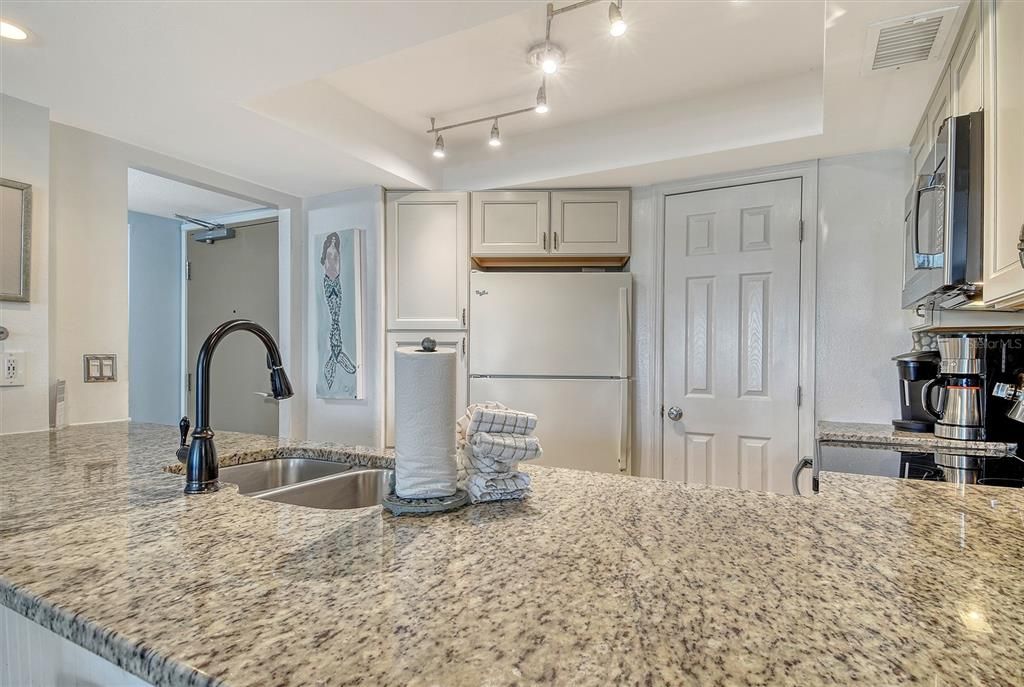 For Sale: $1,299,000 (2 beds, 2 baths, 1334 Square Feet)