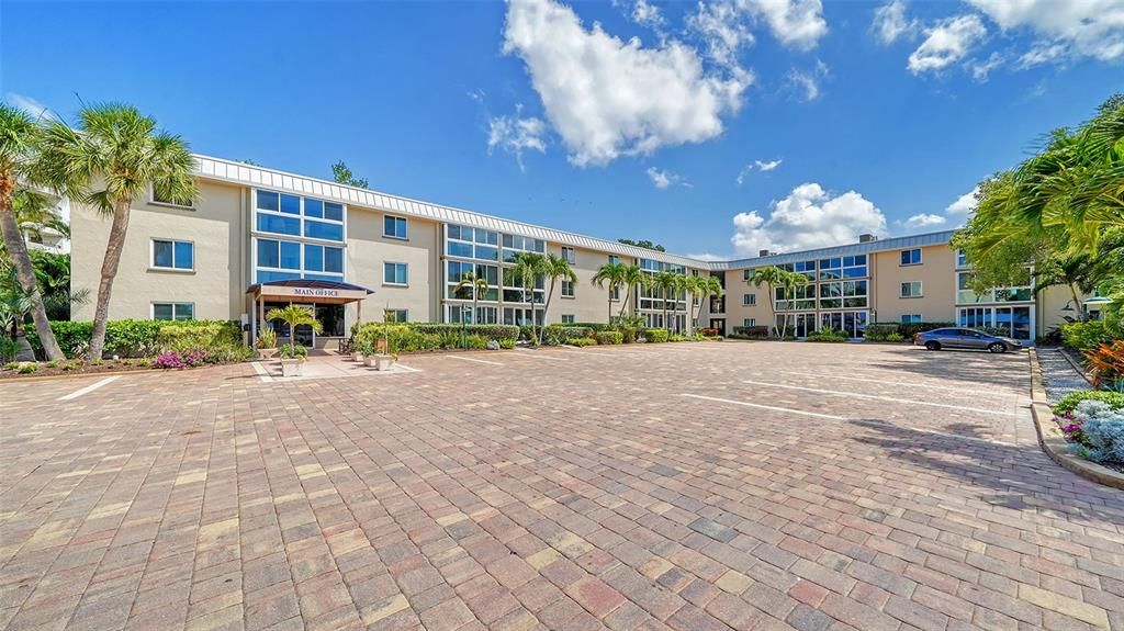 For Sale: $1,299,000 (2 beds, 2 baths, 1334 Square Feet)