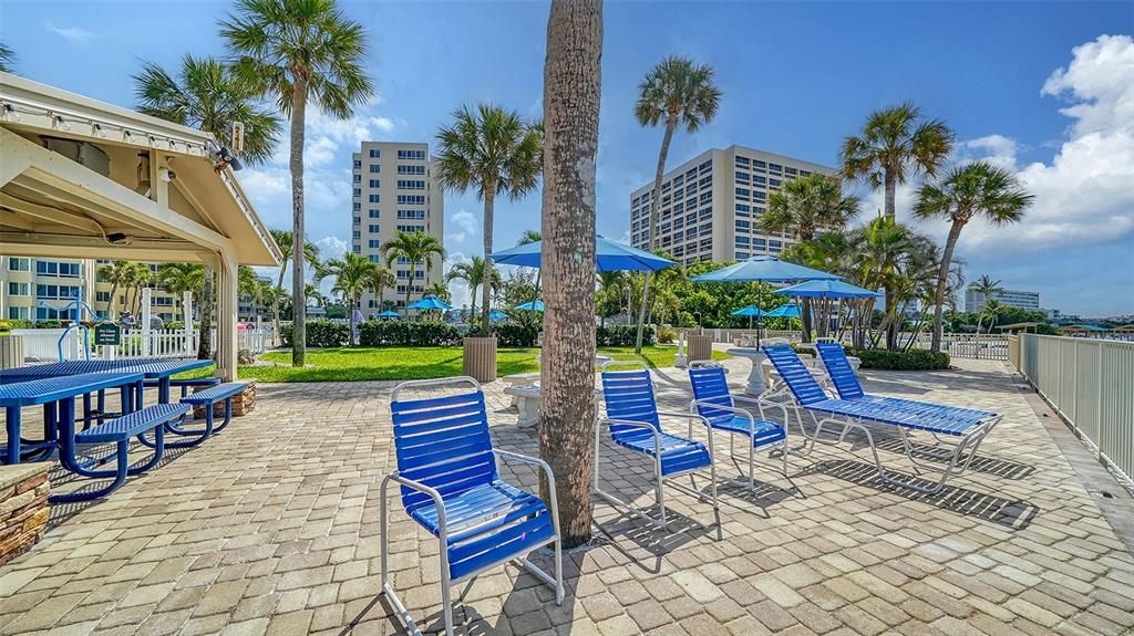 For Sale: $1,299,000 (2 beds, 2 baths, 1334 Square Feet)