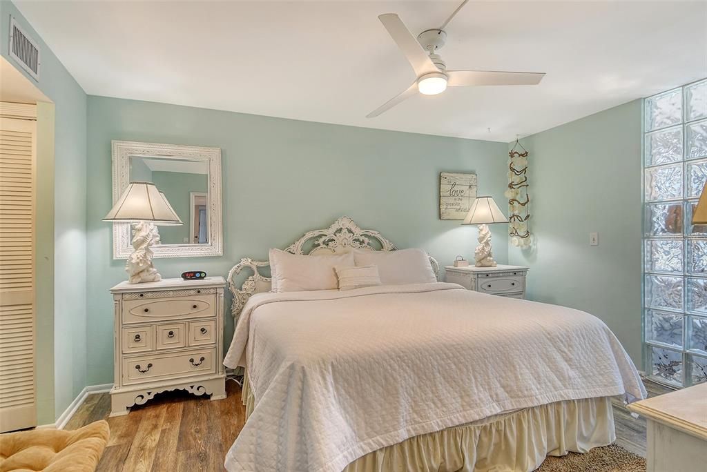For Sale: $1,299,000 (2 beds, 2 baths, 1334 Square Feet)