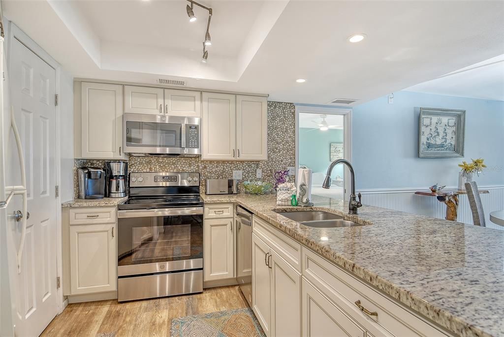 For Sale: $1,299,000 (2 beds, 2 baths, 1334 Square Feet)