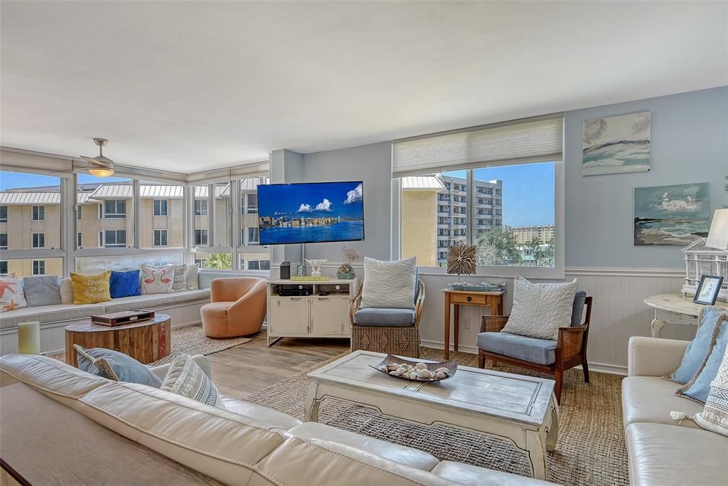 For Sale: $1,299,000 (2 beds, 2 baths, 1334 Square Feet)