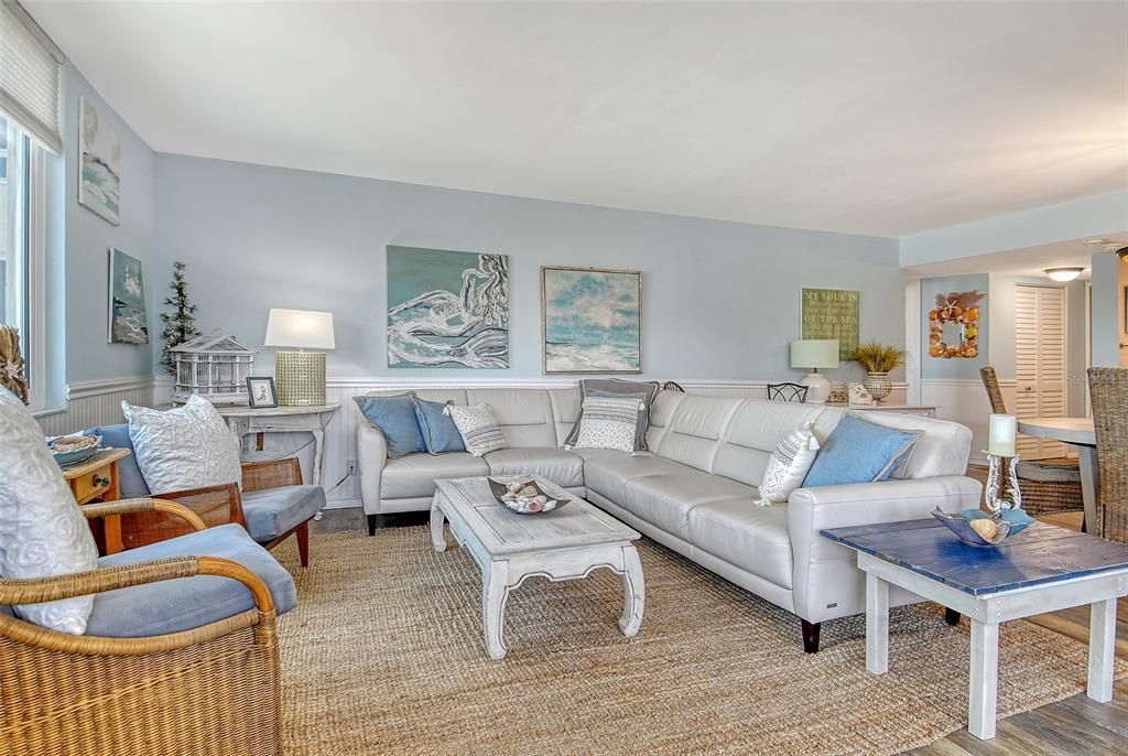 For Sale: $1,299,000 (2 beds, 2 baths, 1334 Square Feet)