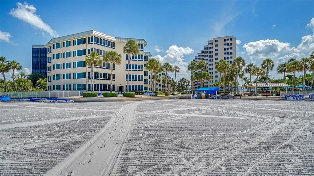 For Sale: $1,299,000 (2 beds, 2 baths, 1334 Square Feet)