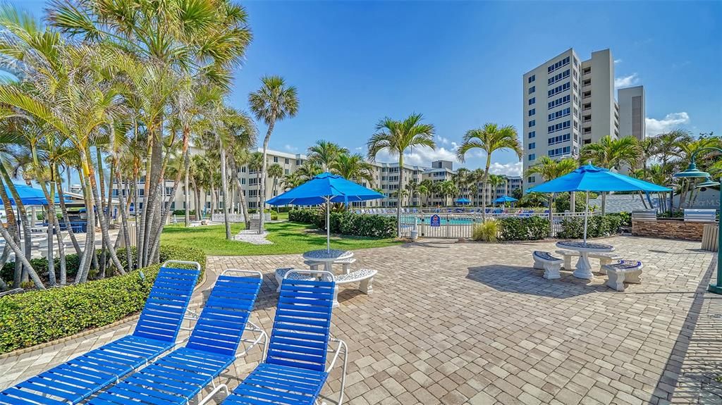 For Sale: $1,299,000 (2 beds, 2 baths, 1334 Square Feet)