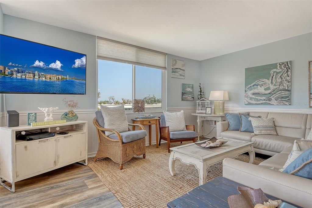 For Sale: $1,299,000 (2 beds, 2 baths, 1334 Square Feet)