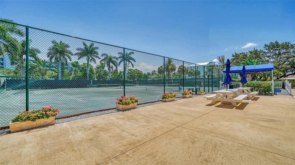 For Sale: $1,299,000 (2 beds, 2 baths, 1334 Square Feet)
