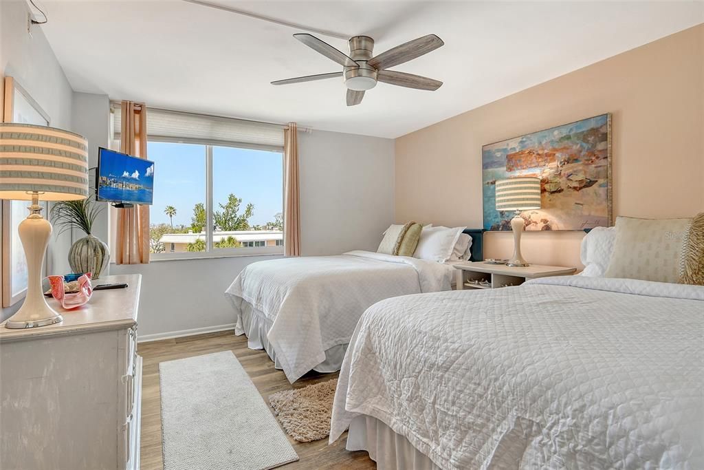 For Sale: $1,299,000 (2 beds, 2 baths, 1334 Square Feet)