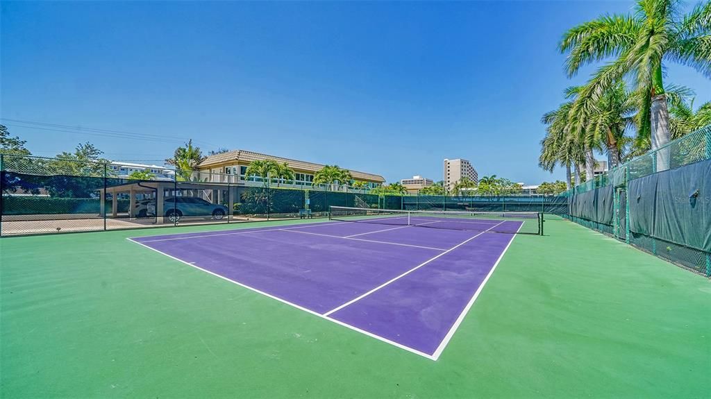 For Sale: $1,299,000 (2 beds, 2 baths, 1334 Square Feet)
