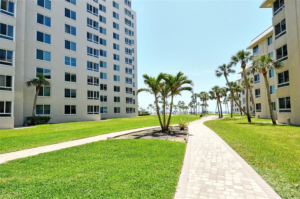 For Sale: $1,299,000 (2 beds, 2 baths, 1334 Square Feet)
