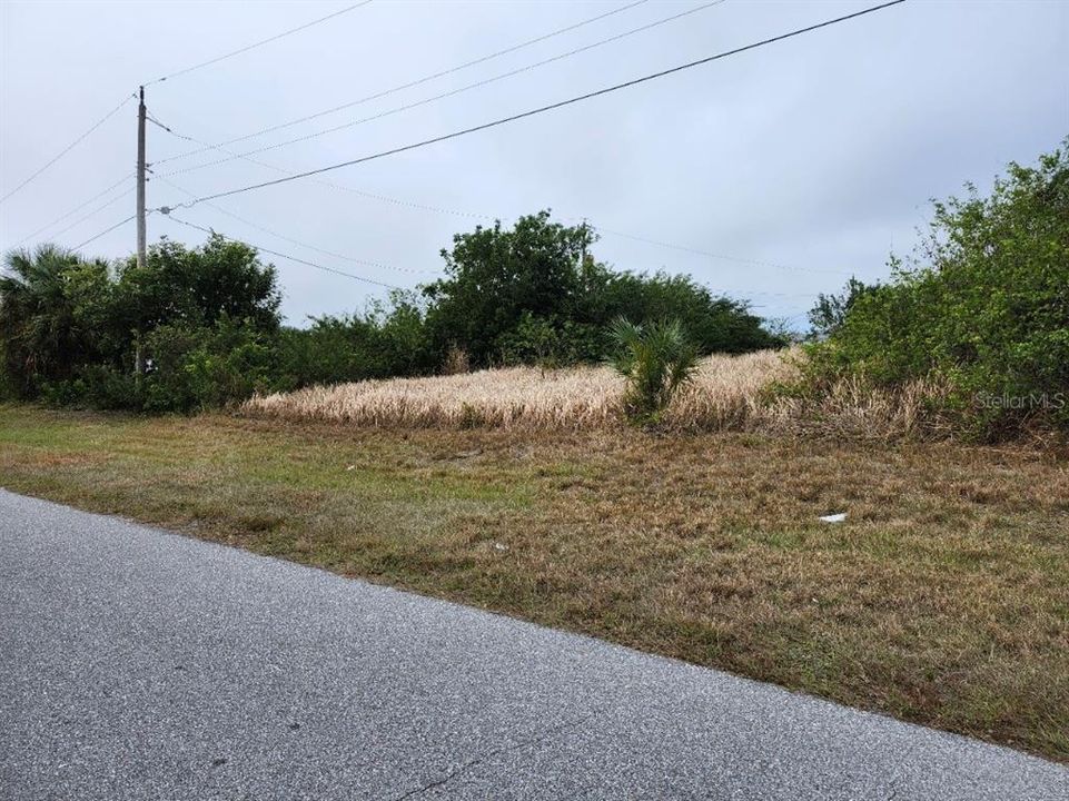 На продажу: $42,000 (0.35 acres)