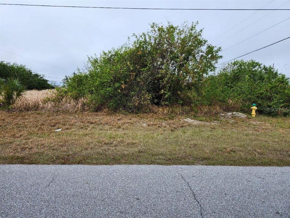 На продажу: $42,000 (0.35 acres)