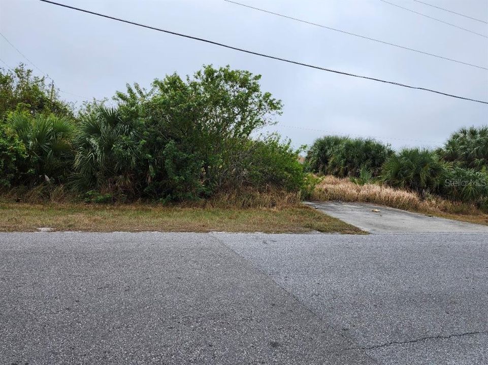 На продажу: $42,000 (0.35 acres)